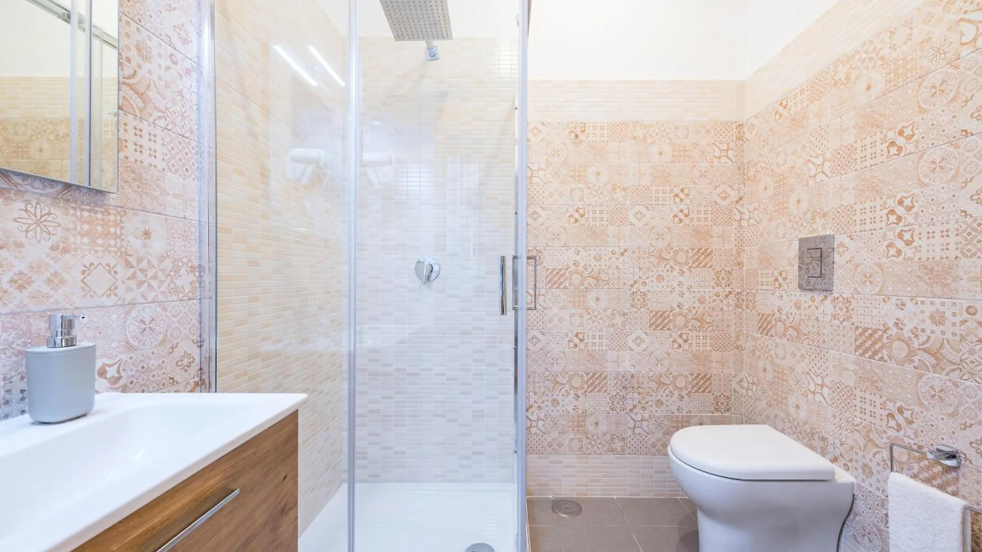 Via Milano Central Station Apartment Naples