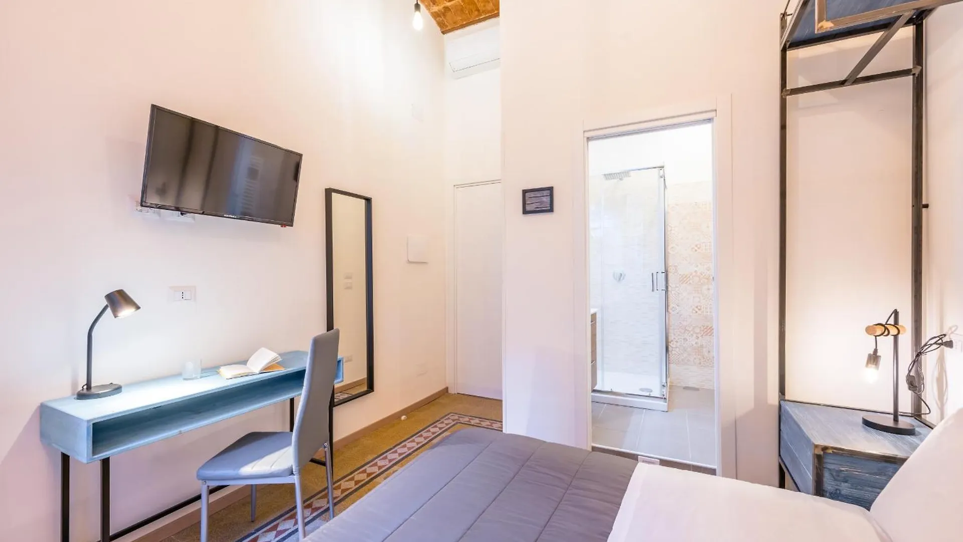 Via Milano Central Station Apartment Naples