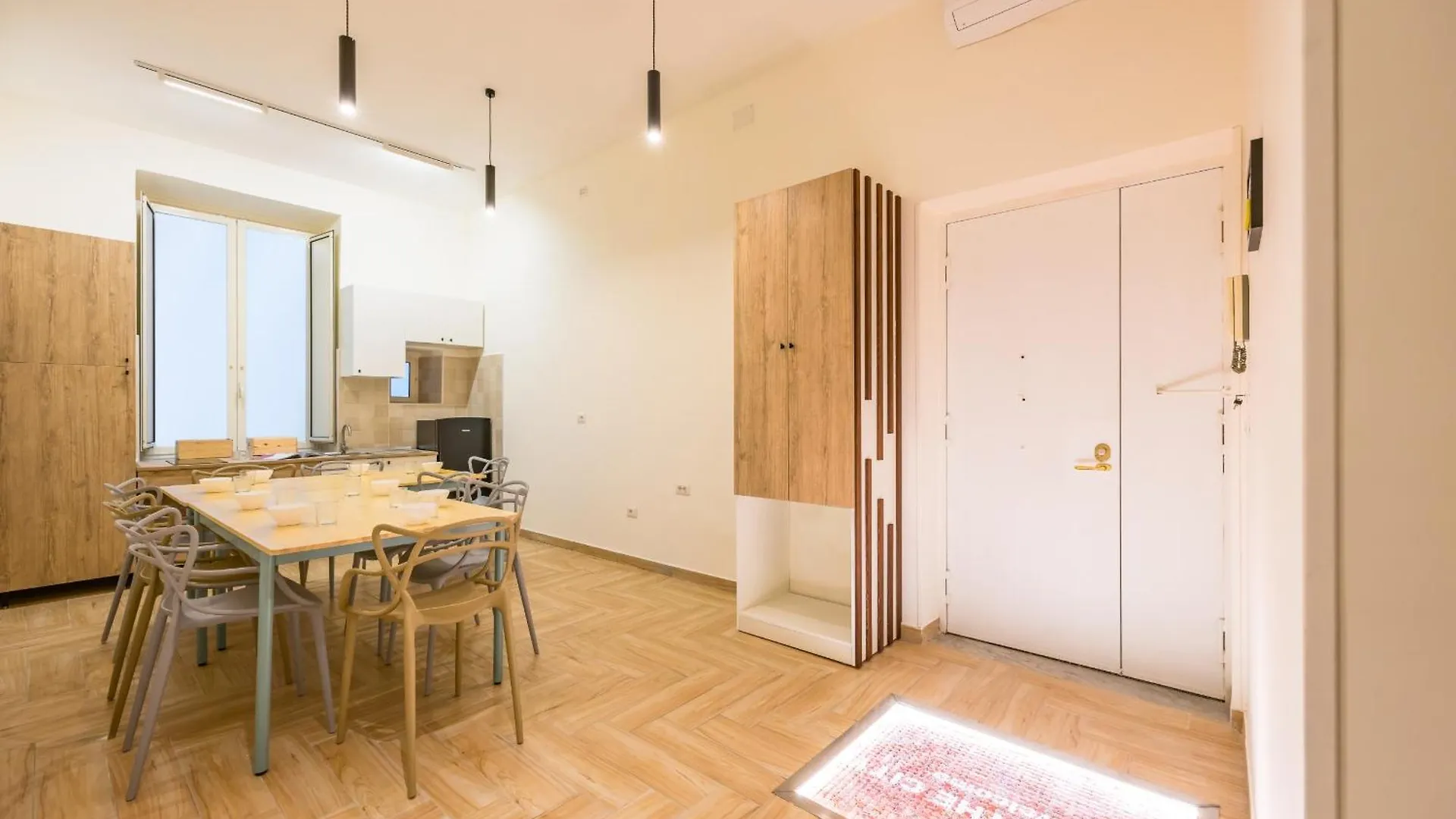 Via Milano Central Station Apartment Naples